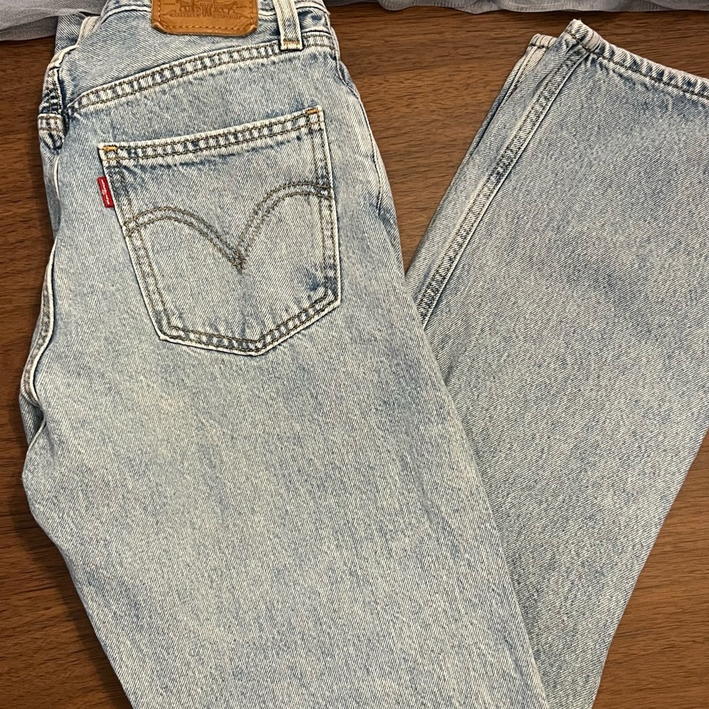 Levi's jeans size 25 skinny light wash